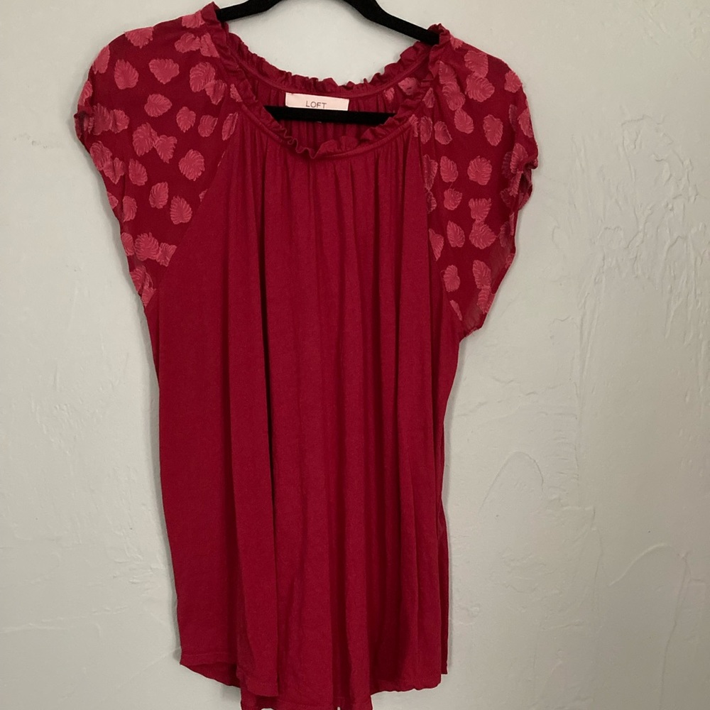Loft- Red Tee w/ leaf print on sleeves